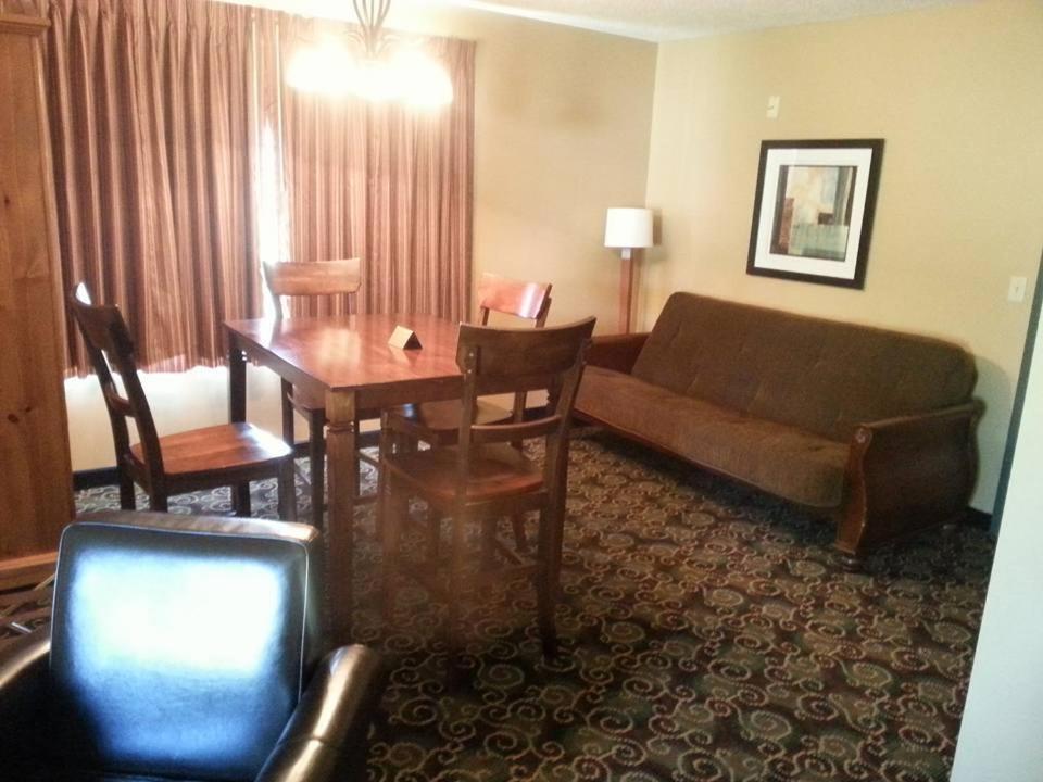 מונטיצ'לו Pine View Resort מראה חיצוני תמונה